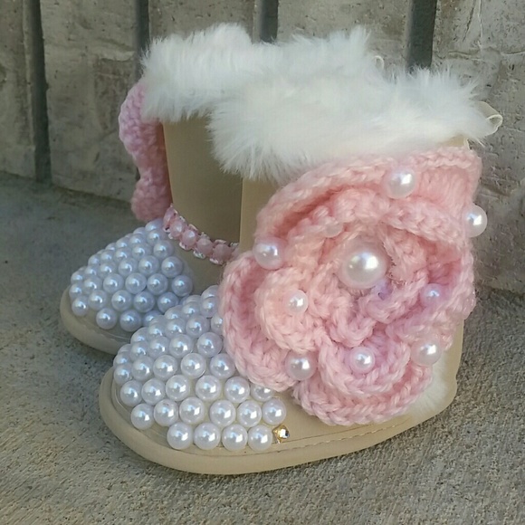 baby girl fuzzy boots